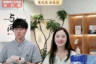 完蛋！保罗抢球时左手受伤 直接回更衣室了